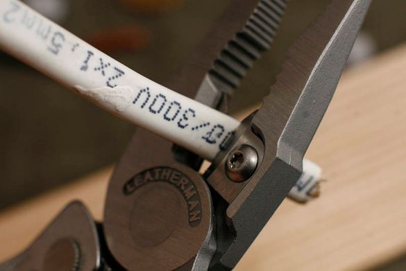 Мультитул Leatherman Rebar, кожаный чехол