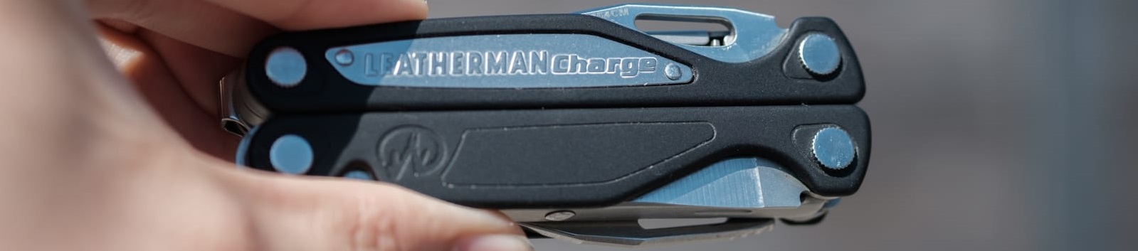 Мультиінструмент Leatherman Charge ALX 830714 з чорними алюмінієвими пластинами на рукоятках