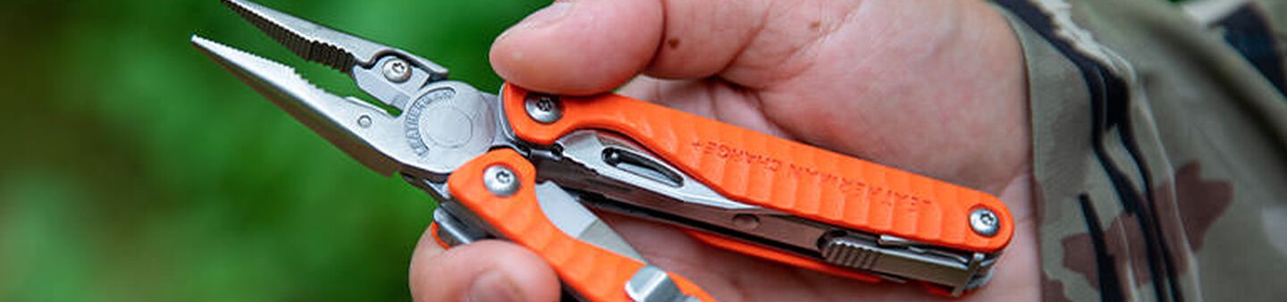 Мультитул Leatherman Charge Plus Orange з преміальної нержавіючої сталі S30V, з рукоятками з ультрастійкого G10