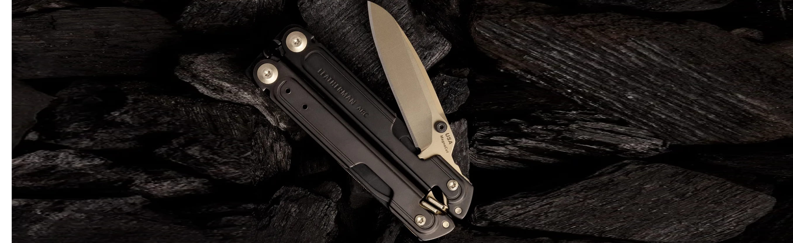 Портативный мультиинструмент Leatherman ARC Obsidian с надежной магнитной фиксацией и блокировкой лезвия