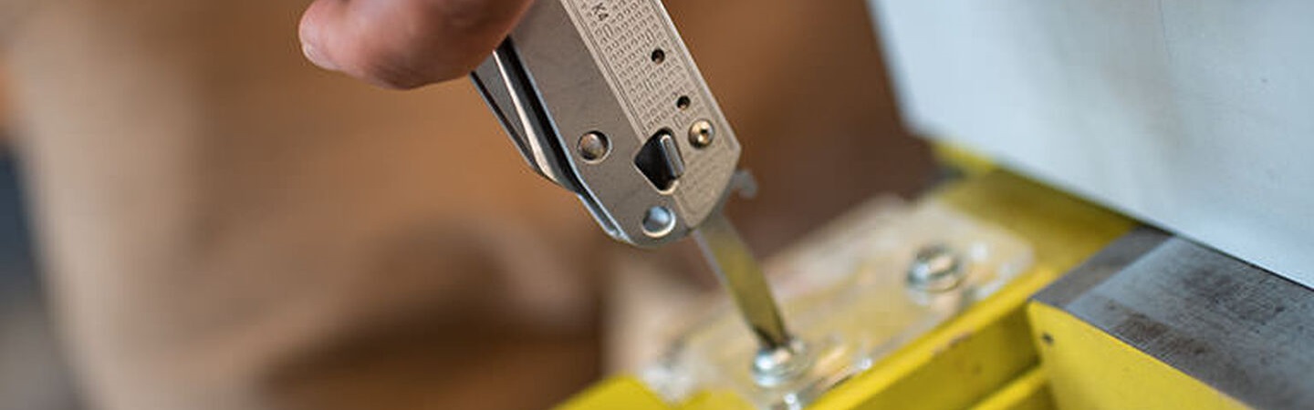 Мультитул-нож Leatherman Free K4x Silver с крестообразной и прямой отверткой