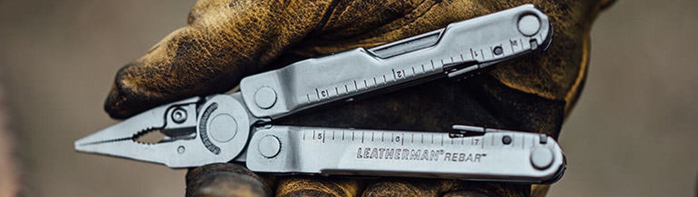 Мультиінструмент Leatherman Rebar Stainless Steel 831557 з можливістю використовувати функції однією рукою