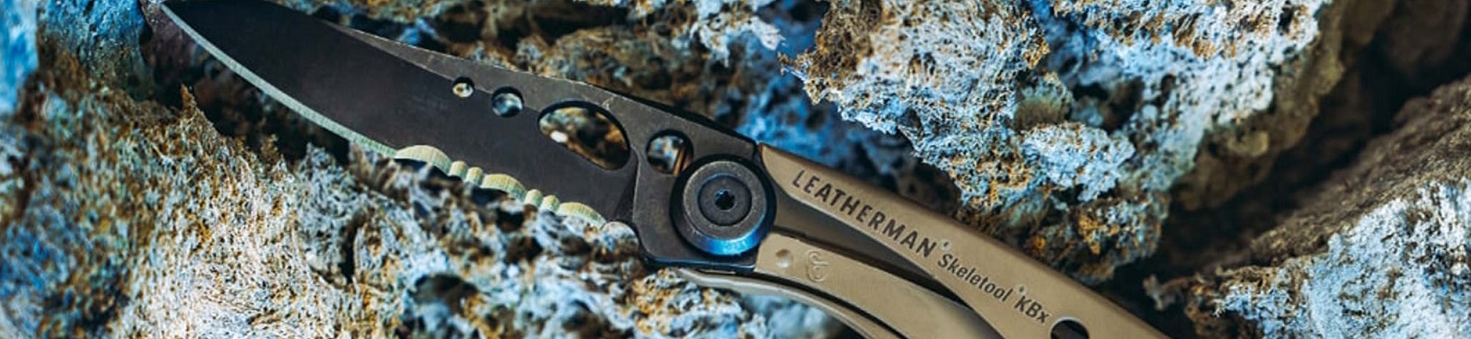 Нож-мультитул с комбинированным лезвием Leatherman Skeletool KBX Coyote 832615