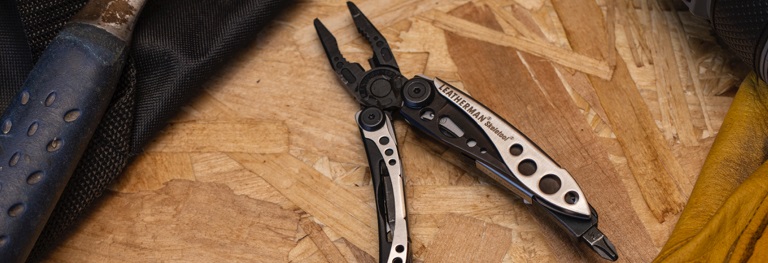 Мультиінструмент Leatherman Skeletool Black & Silver 832629